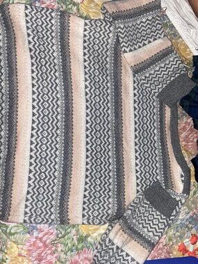 Cozy Stripe Pattern Women's Sweater - Gray & Blush